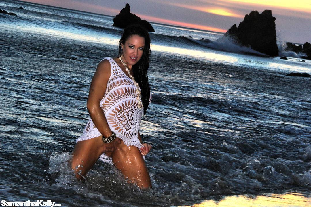 Samantha Kelly in Malibu Nude Mermaid thumb 2